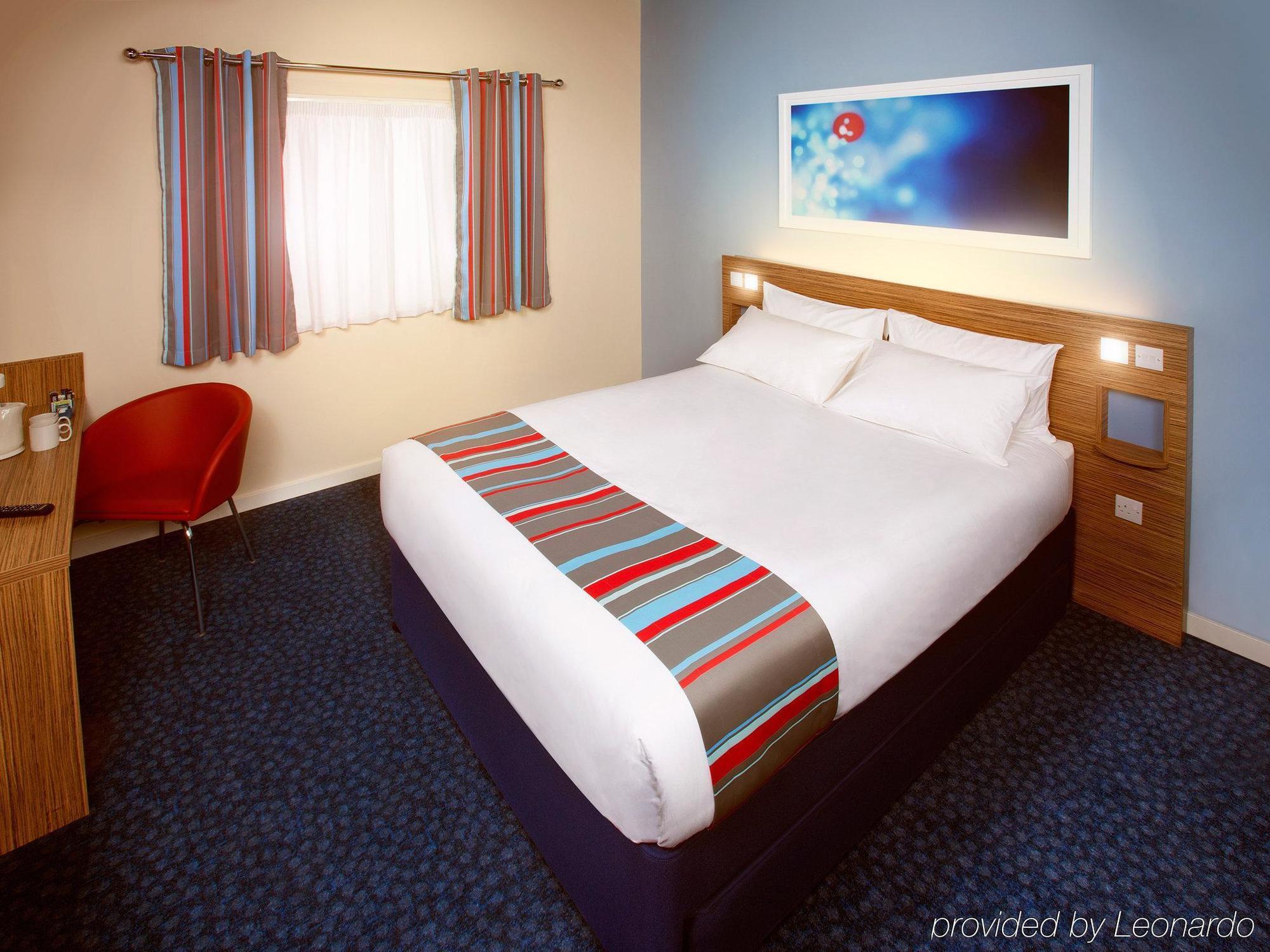 Travelodge Battersea Лондон Екстер'єр фото