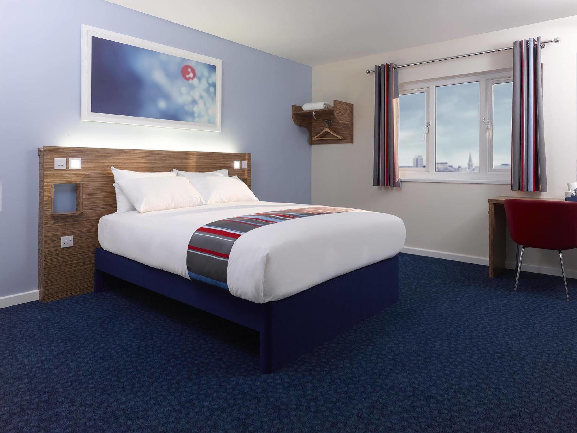 Travelodge Battersea Лондон Екстер'єр фото